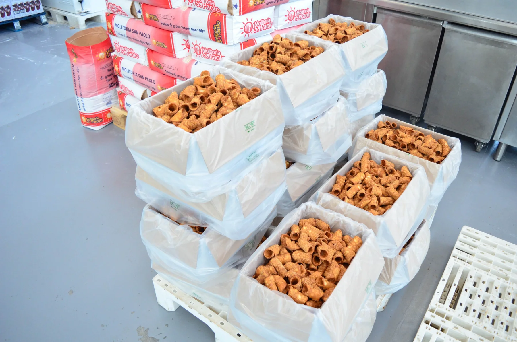 Cialde per cannoli appena prodotte